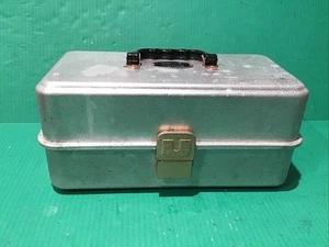 Vintage UMCO 132 A Aluminum Metal Tacklebox Plastic Tray - Picture 1 of 17