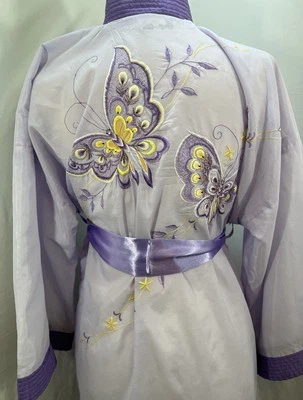 Bata Kimono Vintage Años 60 Lira Pájaro Bordada Mariposa Lavanda Mujer Talla Mediana Foto 1 de 4