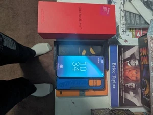 OnePlus 9 Pro 5 G T-Mobile Variant Broken Screen Used 256GB Silver LineageOS - Photo 1 sur 9
