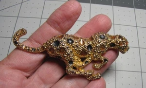 Broche de leopardo grande vintage sin firmar en tono dorado con manchas esmaltadas - Imagen 1 de 4