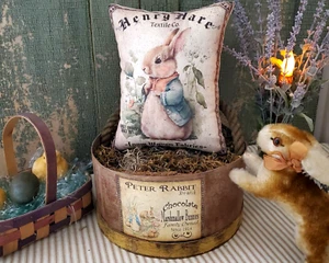 OLD PRIMITIVE VINTAGE SHABBY STYLE EASTER COUNTRY BUNNY RABBIT HENRY HARE PILLOW - Picture 1 of 13