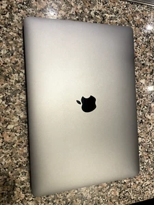 Apple MacBook Pro 13" - Photo 1/16
