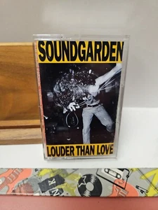 Soumdgarden Louder Than Love Cassette - Picture 1 of 2