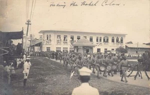 Peru - IQUITOS - Desfile de trops frente del Hotel Colon - REAL PHOTO - Picture 1 of 2