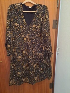 Kleid mit Blumenmuster - Bild 1 von 4