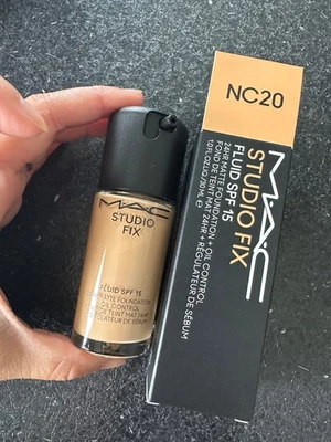 mac studio fix fluid lsf 15 foundation 30ml - NC20 - Bild 1 von 3