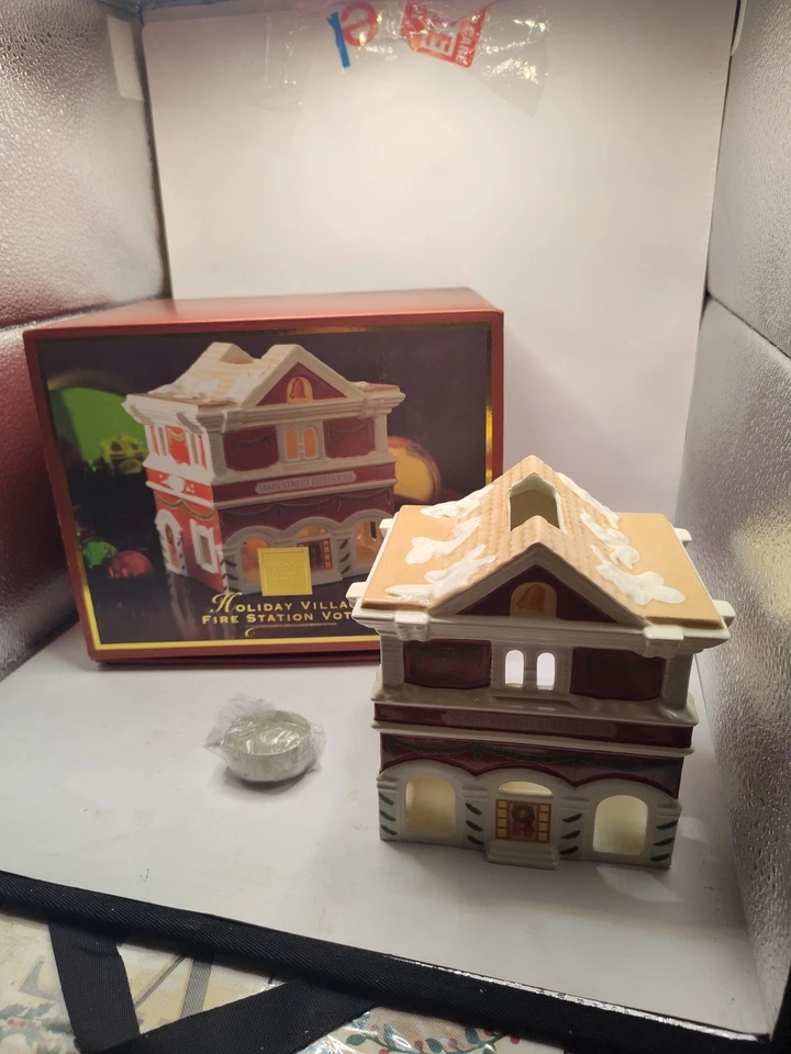 Coleção vila de férias Lenox estação de bombeiros votiva de cerâmica casa de Natal - Imagem 1 de 4