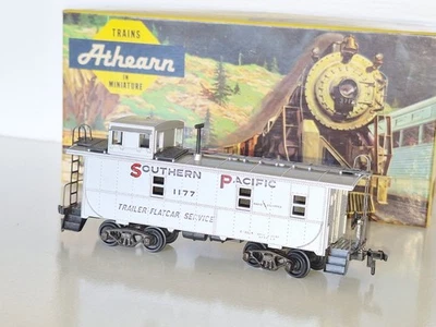 Athearn 1251 Southern Pacific Caboose Kit. Assembled. Good cond. Boxed. HO scale - Image 1 of 4