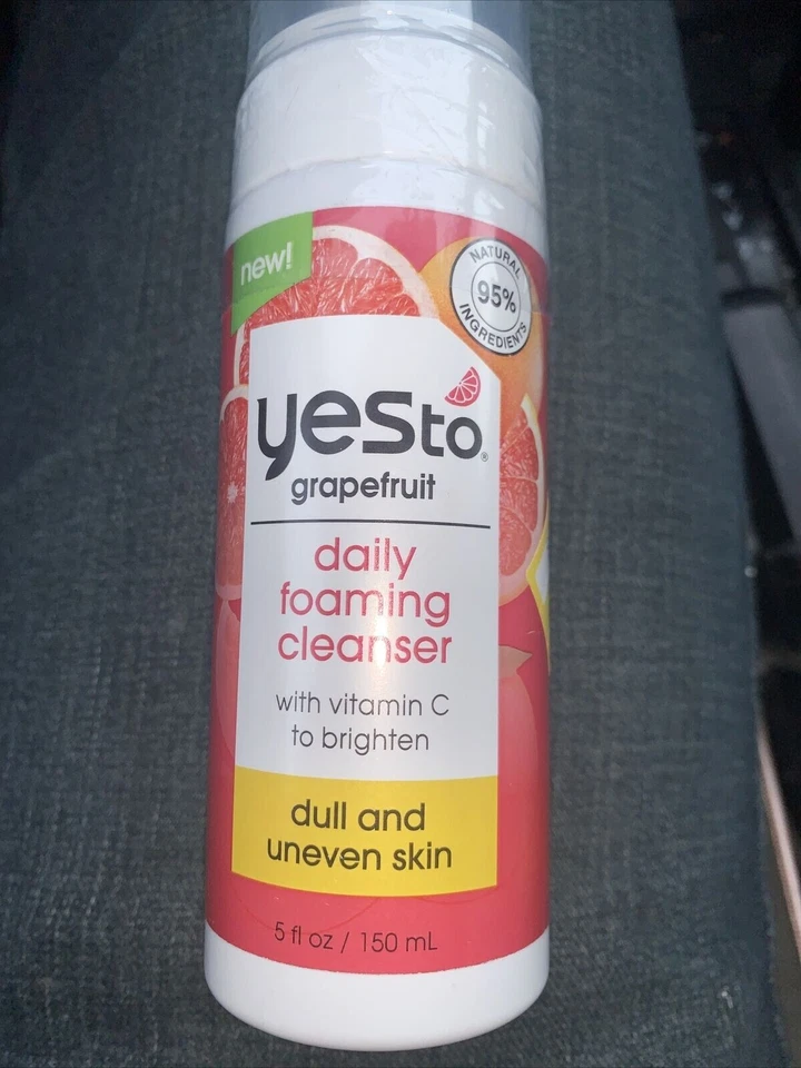 Limpiador en espuma diario YES TO Grapefruit con vitamina C para piel opaca desigual 5 fl oz Foto 1 de 1