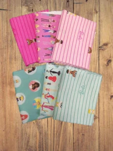 Verschiedene Barbie World Flat Fold Sortiment 18 Yard Konvolut Baumwollstoff - Bild 1 von 2
