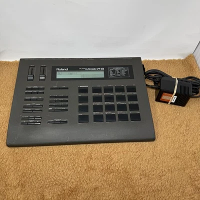 Máquina de batería Roland R-8 Human Rhythm Composer con cable de alimentación Foto 1 de 4