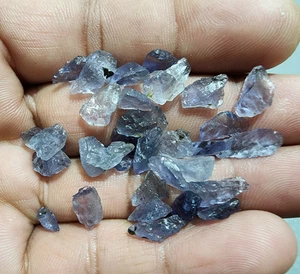 Adorabile Iolite blu incandescente grezzo lotto 32 pezzi misura 8-12 mm cristallo pietra preziosa sfusa - Foto 1 di 5