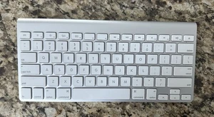 Apple Magic Keyboard and Trackpad - Picture 1 of 5