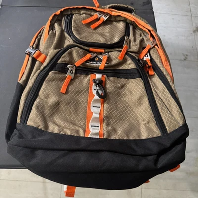 Mochila para portátil Ramhorn marrón/naranja enchufe USB sistema de correa súper banda Foto 1 de 4