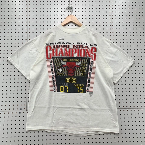 VTG 90s Chicago Bulls Shirt White Adult XL 1996 NBA Champions 24x29 Scoreboard Cover