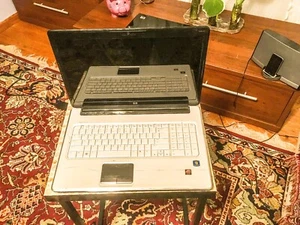 White HP Pavilion DV7-3000 - Picture 1 of 5