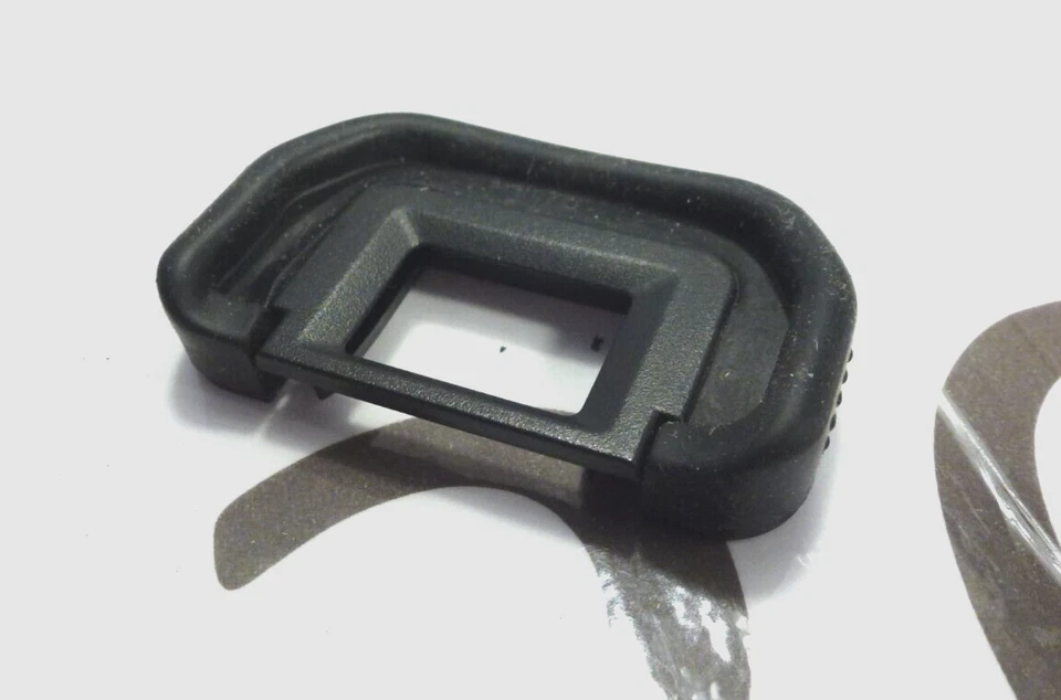 Genuine Canon EF Eyecup refm - Image 1 of 2