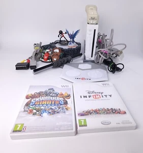Consola Wii Paquete 2 Juegos 1 Controlador Skylanders Portal Disney Infinity Worki - Imagen 1 de 14