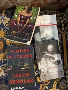 Horror Book Lot - Picture 1 of 2