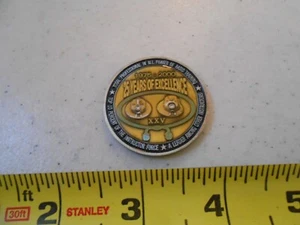 RARE 1975 / 2000 25 YEARS AIR FORCE BASICE MILITARY TRAINING CHALLENGE COIN USAF - Picture 1 of 2