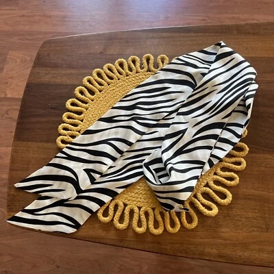 cachecol de seda white house black market estampa zebra 70 polegadas de comprimento - Imagem 1 de 4