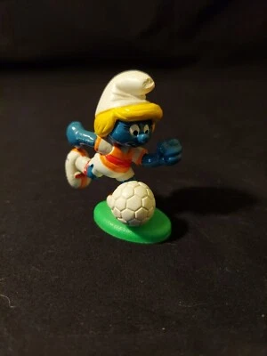 Smurfs 20163 Smurfette Soccer Smurf Green Stand Vintage Figure Toy PVC Figurine - Image 1 of 4