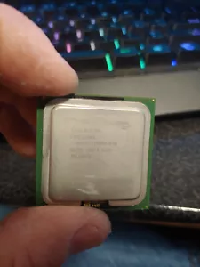 Intel Pentium 4 530/530J 3.0GHz SL7PU LGA775 CPU Working Pull - Picture 1 of 1