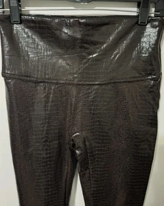 SPANX Faux Leather Croc Leggings Womens Medium Brown Shine Patent 20303R Emboss - Picture 1 of 5