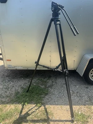 Quick-Set Professional Tripod Model 4-20036-6 with Pan/Tilt Head 15% OFF - Image 1 of 4