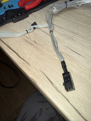 Supermicro 75cm SAS SATA Cable 1x SFF-8643 4x SATA 1x 8-pin CBL-SAST-0556 - Bild 1 von 4