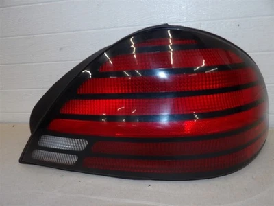 PONTIAC GRAND AM SE 1999-2005 LUZ TRASERA DERECHA DEL LADO DEL PASAJERO - cuarto de panel montado Foto 1 de 4