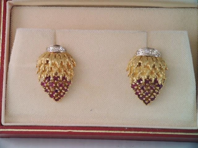 STUNNING 18K & 14K GOLD DIAMOND &LAB CREATED RUBY STRAWBERRY EARRINGS IN BOX - Image 1 of 4