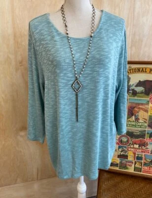 Blusa de malha Lisa Rinna azul água detalhe nas costas bainha alta-baixa nova manga 3/4 - Imagem 1 de 4