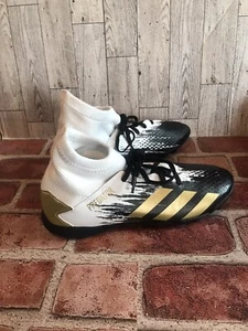 Scarpe da calcio Adidas Predator da uomo 5,5 tacchetti in erba bianco nero FW 9220 - Foto 1 di 6