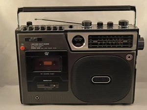 JVC 5 Band Radio Cassette Recorder - Afbeelding 1 van 10