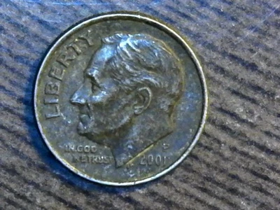 Planchet de diez centavos Roosevelt 2001-P mal recocido Foto 1 de 4