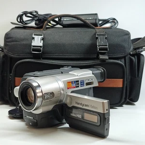 Sony Handycam CCD-TRV208E Camcorder Hi8 Tape Night Vison Camera, Charger, Bag - Picture 1 of 10