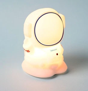 Astronaut - Colour Changing LED- Night Light - USB -Soft Touch-Brand New & Boxed - Picture 1 of 5