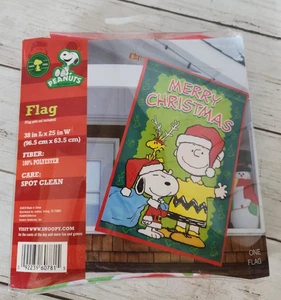 2010 Peanuts Charlie Brown Snoopy "Buon Natale" bandiera 38 pollici X 25 pollici SCATOLA DANNEGGIATA - Foto 1 di 5
