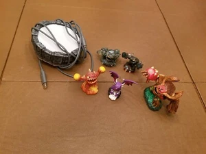 SKYLANDER LOT PORTAL AND FIGURES - Picture 1 of 8