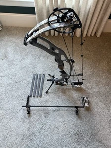 2025 Hoyt RX9 Ultra 80lb Elevated II limbs included and 70lb gray limbs incl. - Picture 1 of 12