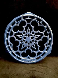 Gusseisen LeCreuset emaillierter Untersetzer Cousances Frankreich blaue Schneeflocke - Bild 1 von 6
