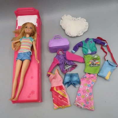 Mattel Barbie Patrón Cama Rosa 2009 Casa de Muñecas Ropa Accesorios Juguete Lote Foto 1 de 4