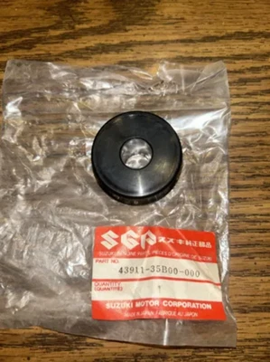 NOS Suzuki RM80 RM85 RMX250 RM125 RM250 LT230 GENUINE CHAIN ROLLER 43911-35B00 - Image 1 of 4