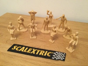 SCALEXTRIC FIGURES 10 x TRACKSIDE SPECTATORS - UNPAINTED C709 - Picture 1 of 2