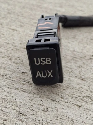Toyota Camery Rav4 2013-2015 TACOMA AUX USB JACK ENTRADA 86190-0R010 OEM Foto 1 de 4