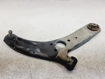 Brazo de control inferior del pasajero delantero Kia Rio 2012-2017 545011W000  Foto 1 de 4