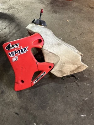 Топливный бак бензобак 2000 Honda CR80R 1996-2002 - Изображение 1 из 3