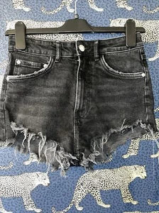 Damen schwarze Denim Sommer Shorts Hot Pants von Zara Größe 6 - Bild 1 von 4