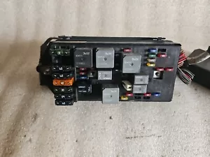1999 Pontiac Grand Prix 3.8L Eng Fuse/ Relay Box - Picture 1 of 3